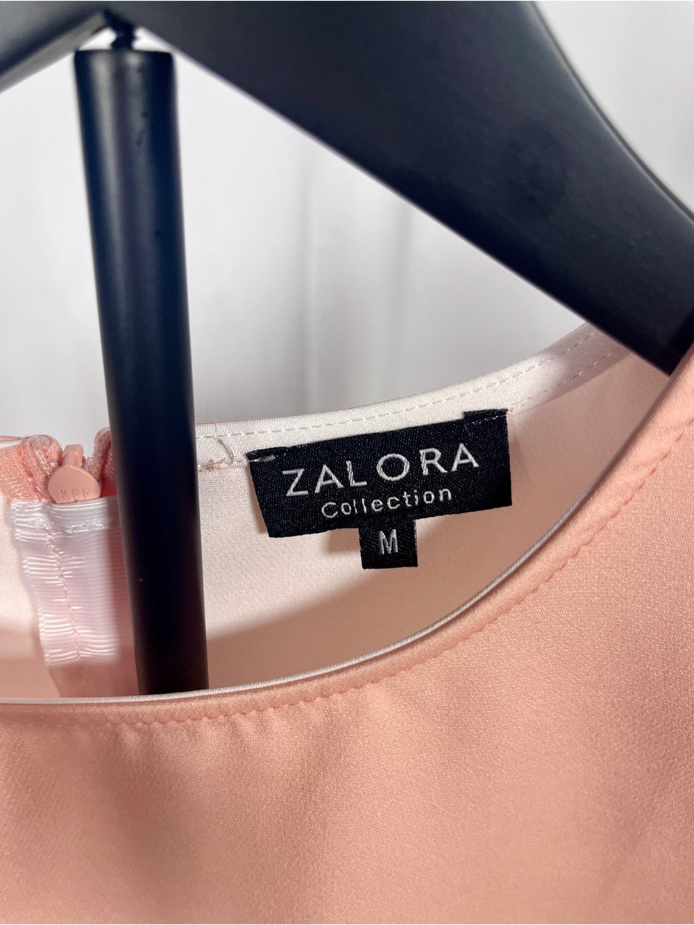 ZALORA Collection Light Pink & White Short Sleeve Blouse Size M Minimal Chic Top - Picture 3 of 6